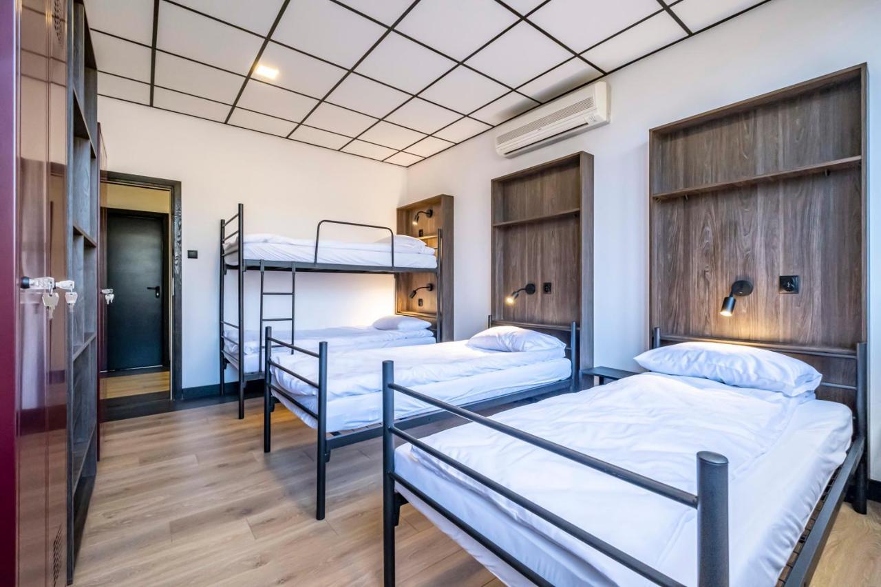 Vola Hostel Варшава Экстерьер фото