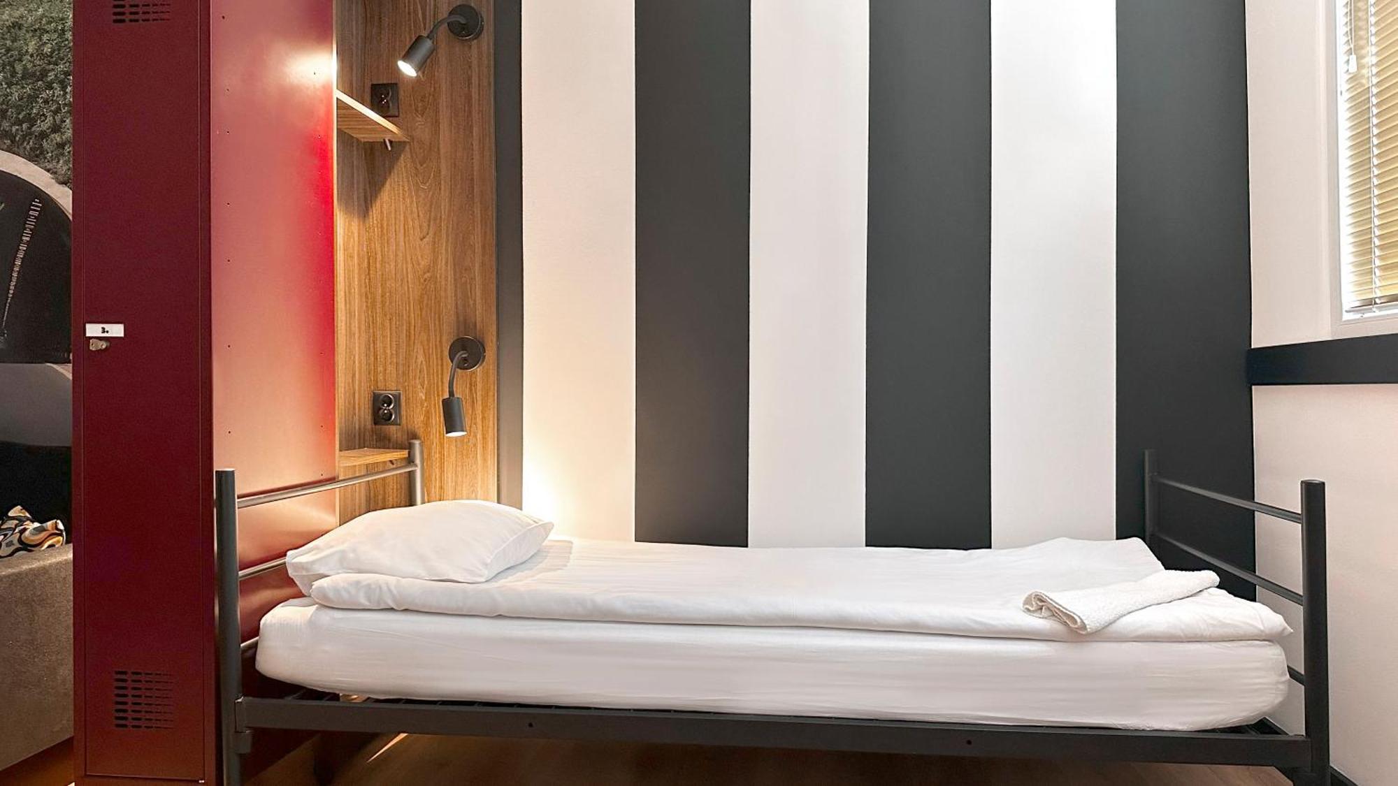 Vola Hostel Варшава Экстерьер фото