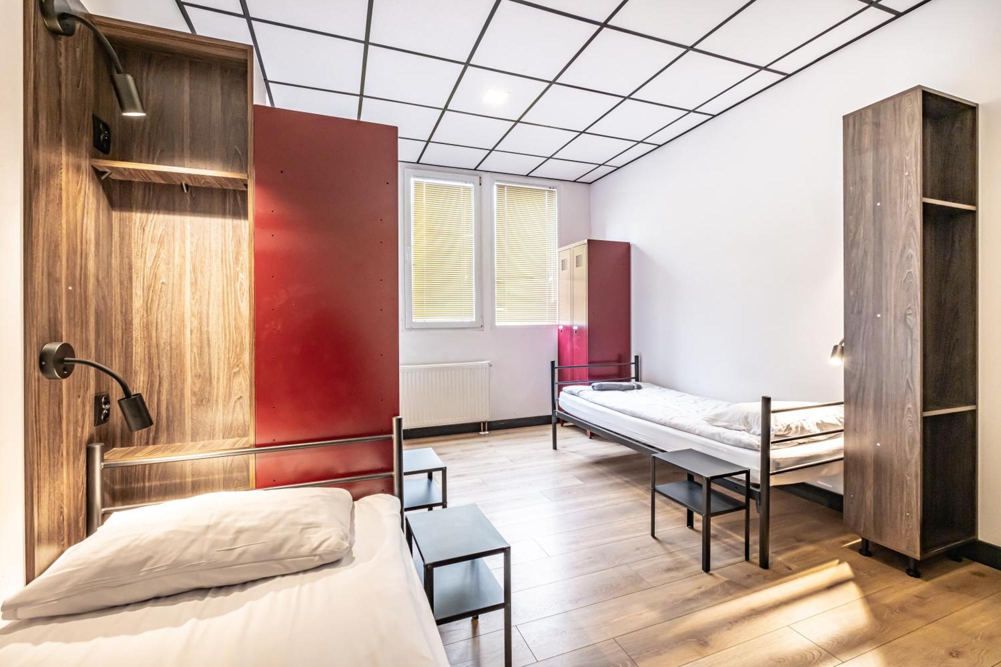 Vola Hostel Варшава Экстерьер фото