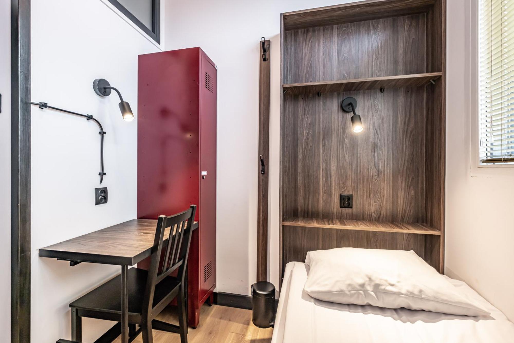 Vola Hostel Варшава Экстерьер фото