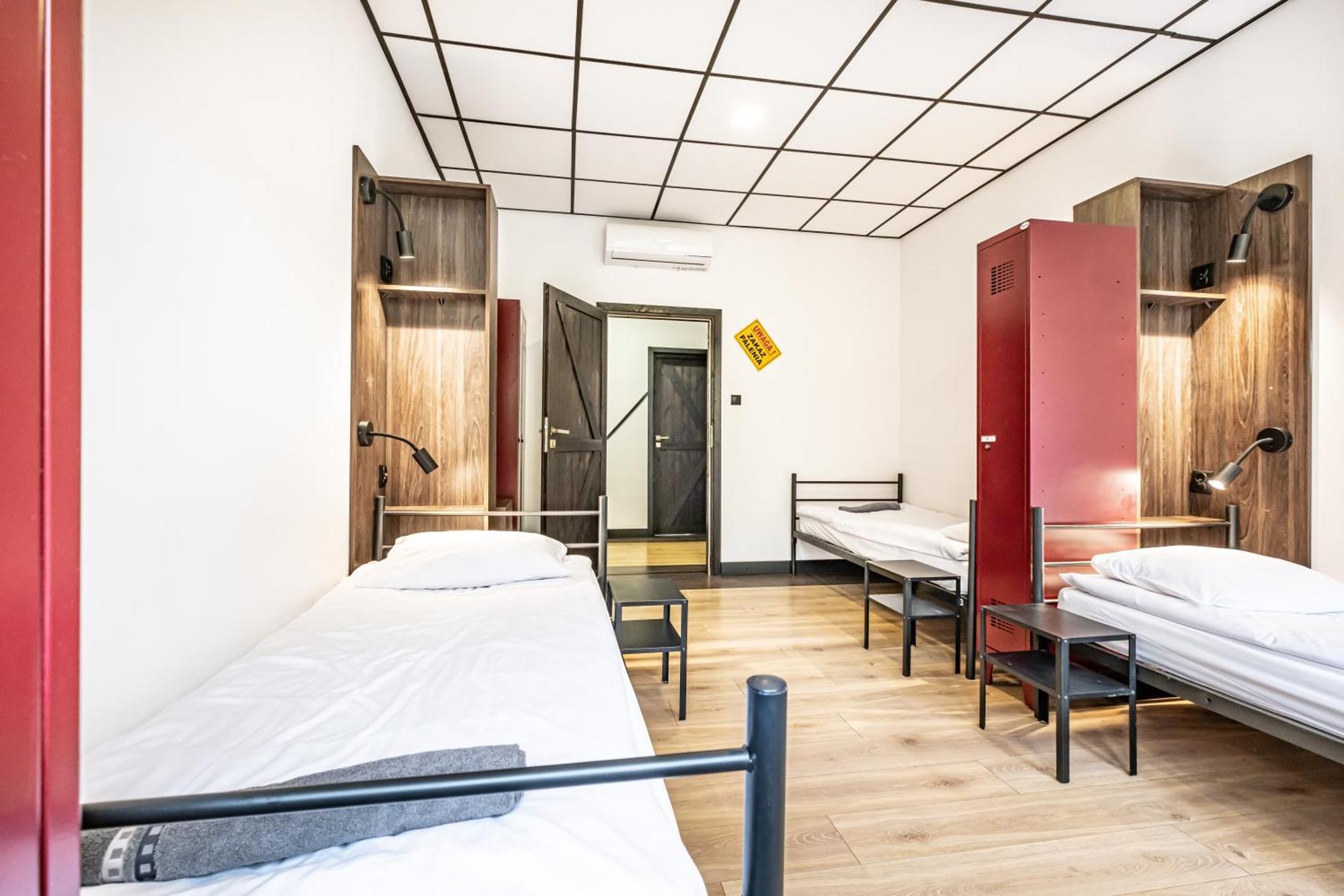 Vola Hostel Варшава Экстерьер фото