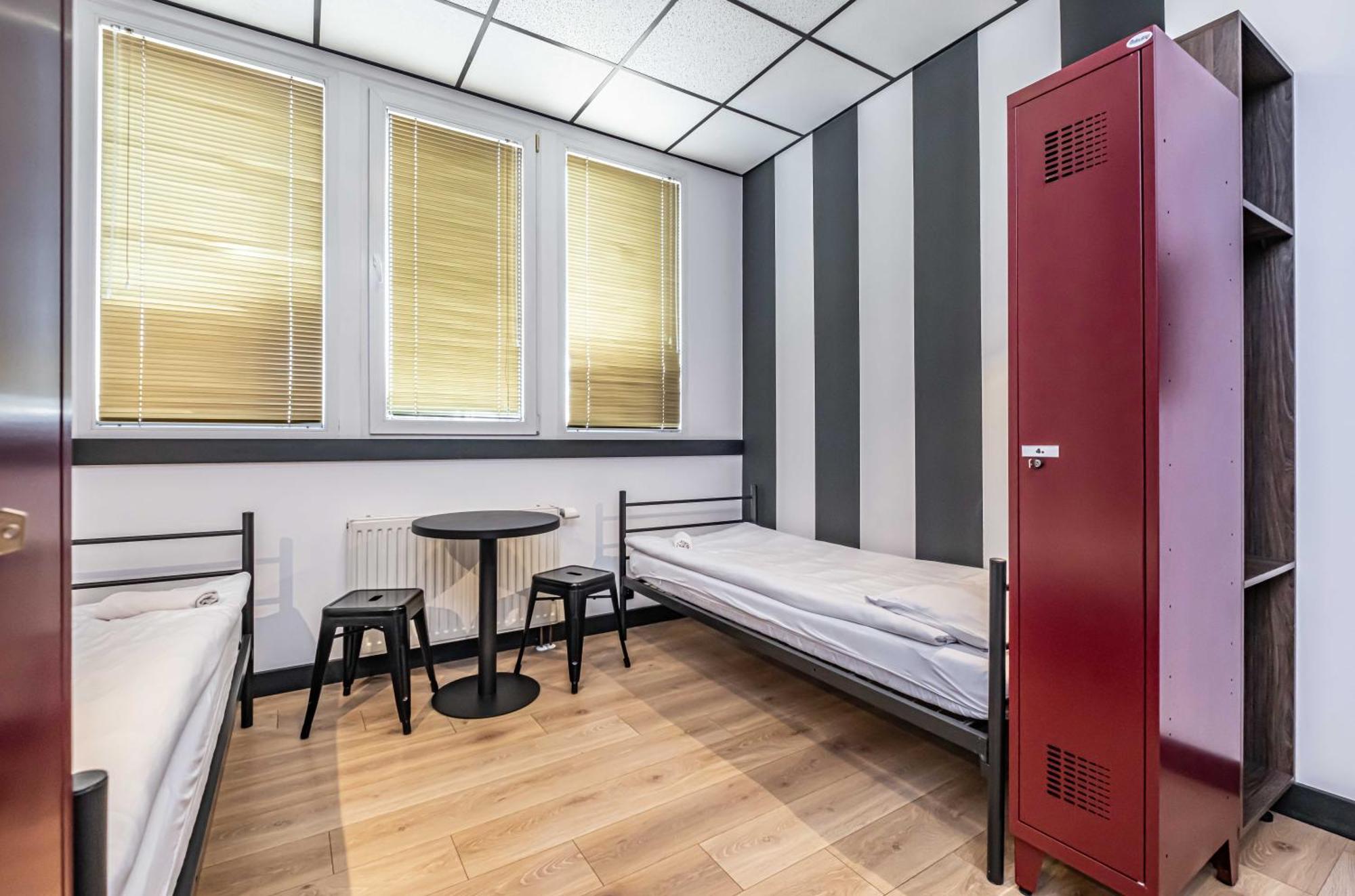 Vola Hostel Варшава Экстерьер фото