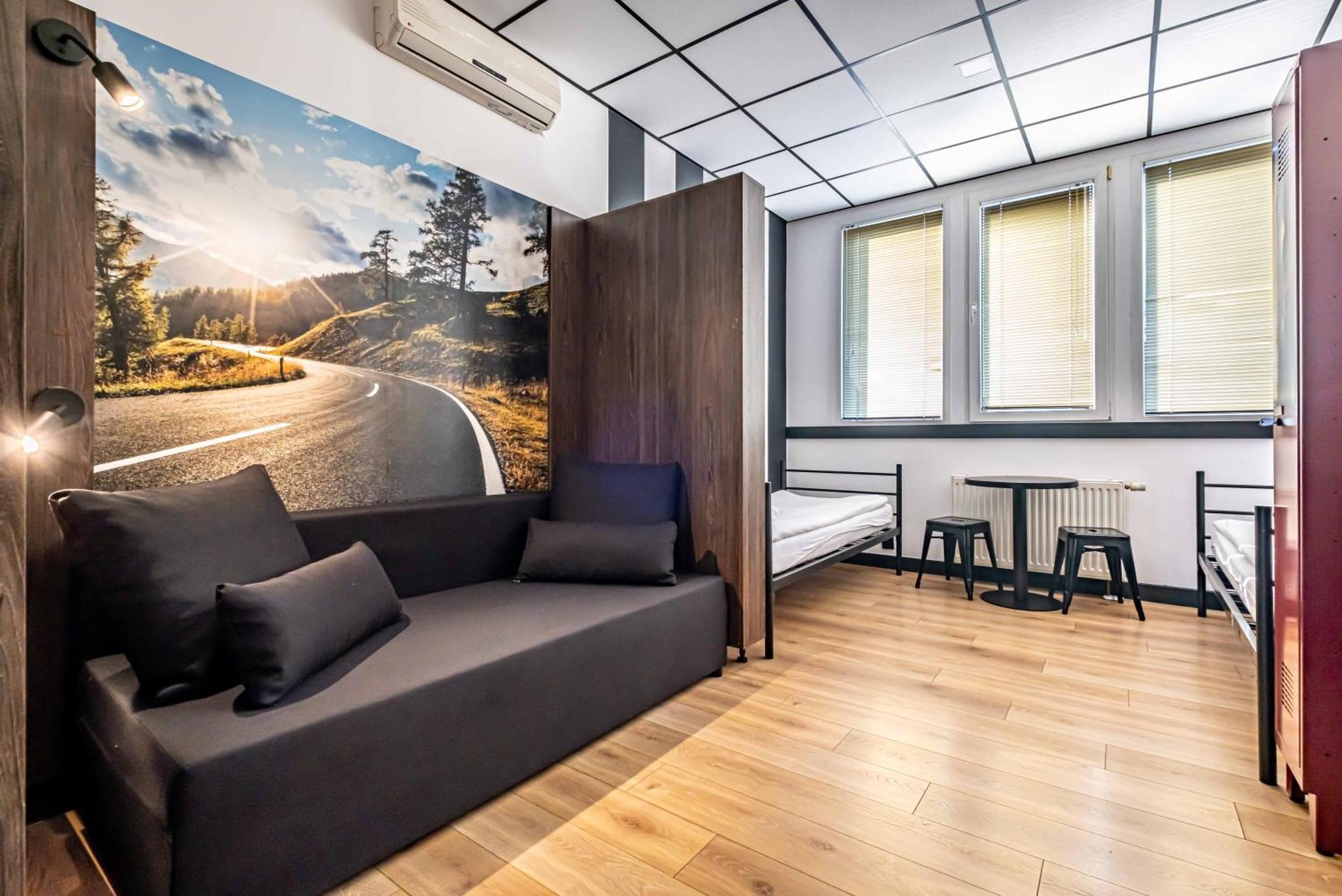 Vola Hostel Варшава Экстерьер фото
