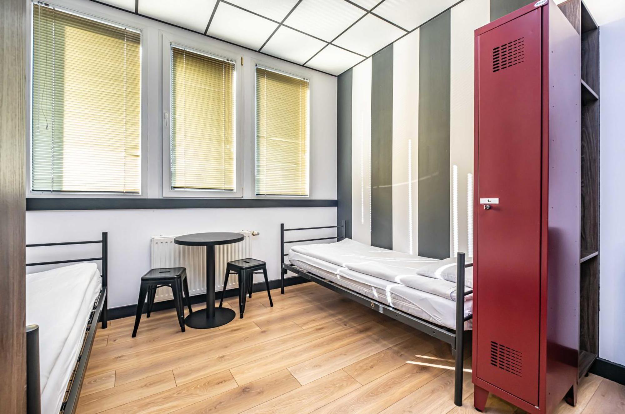 Vola Hostel Варшава Экстерьер фото