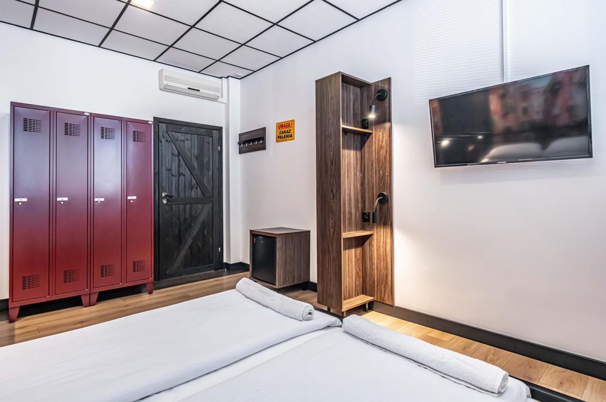 Vola Hostel Варшава Экстерьер фото