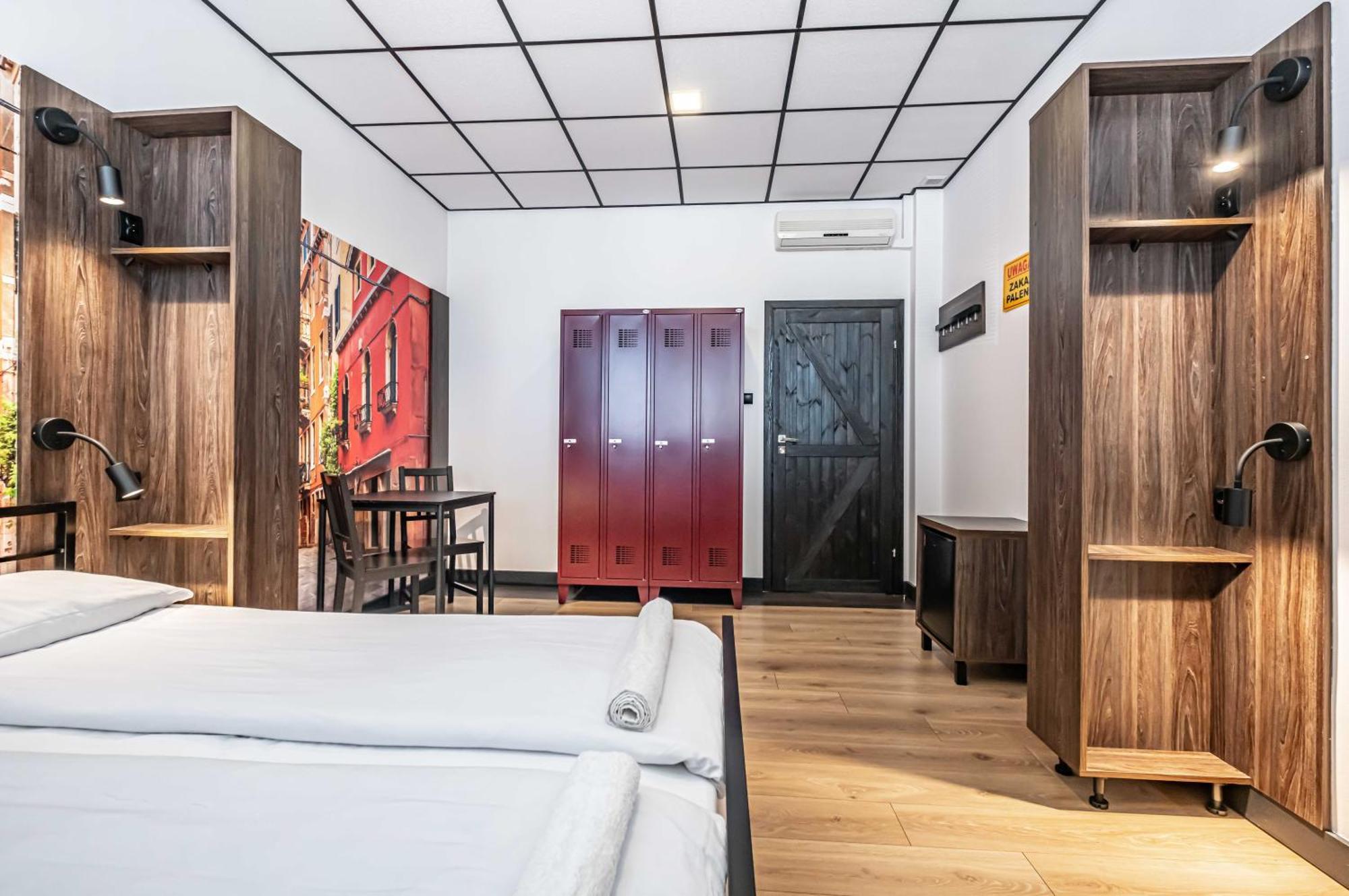 Vola Hostel Варшава Экстерьер фото