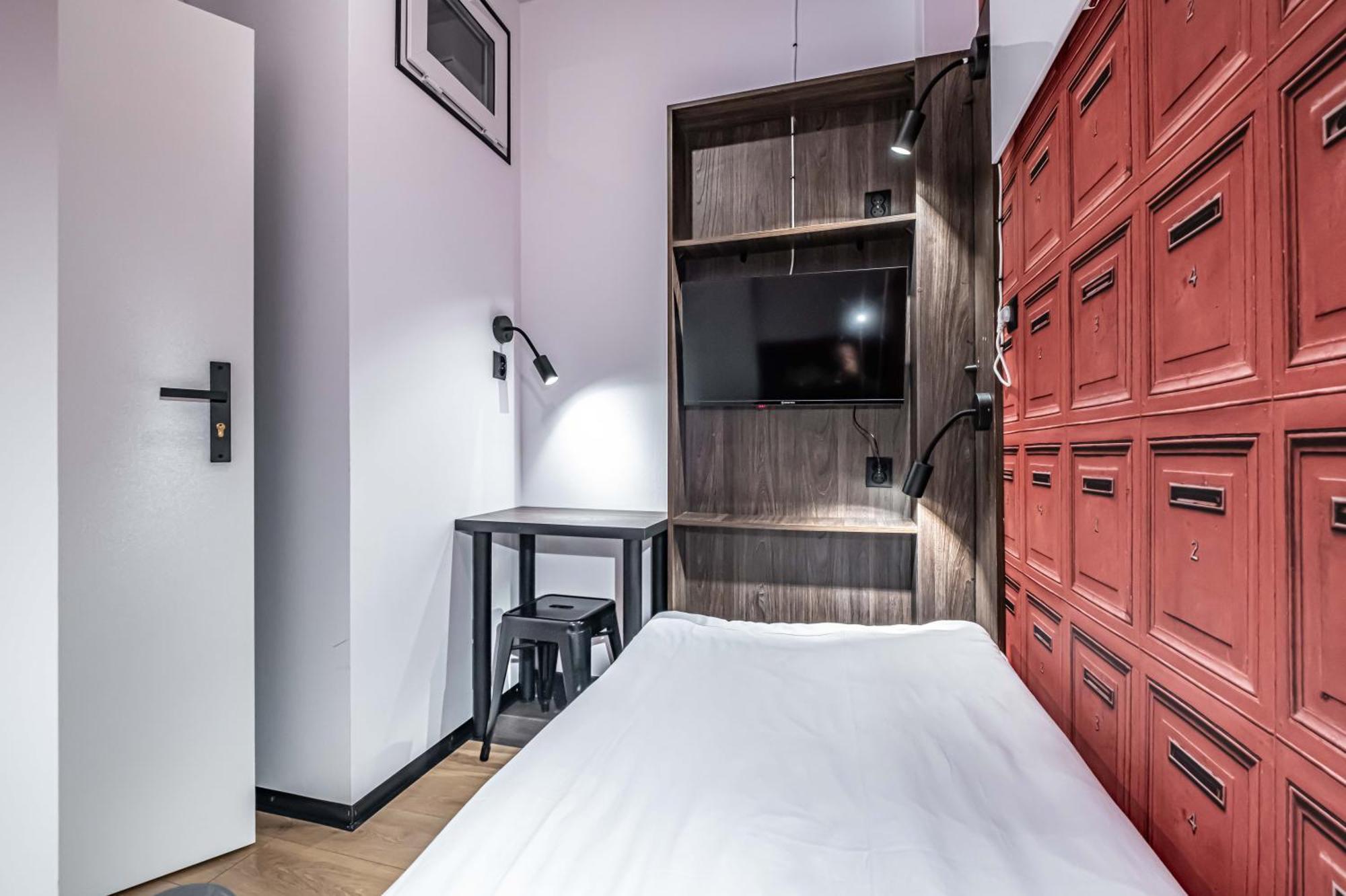 Vola Hostel Варшава Экстерьер фото