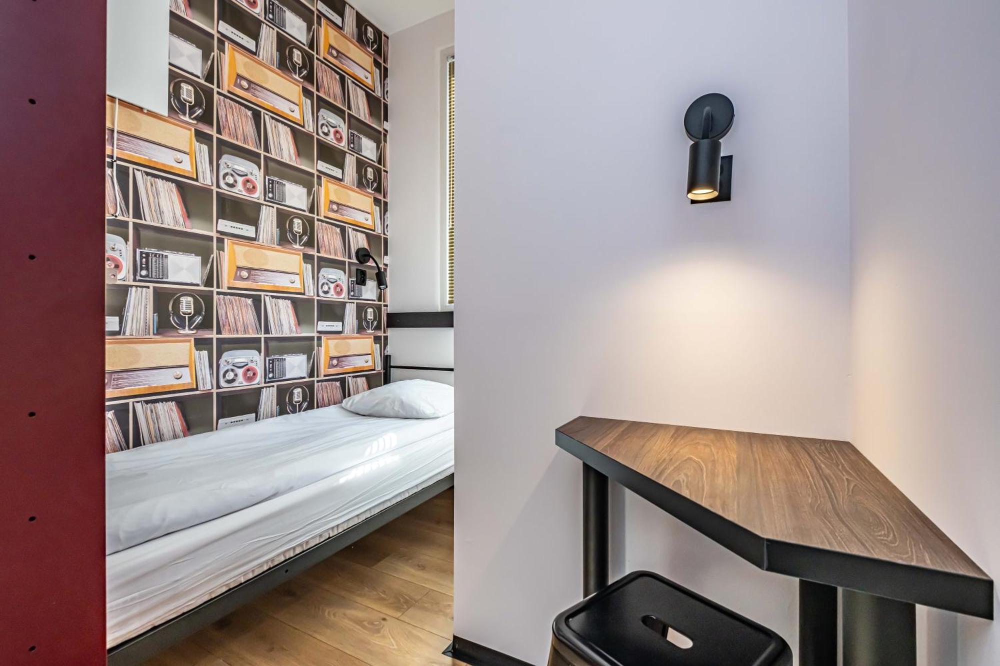Vola Hostel Варшава Экстерьер фото