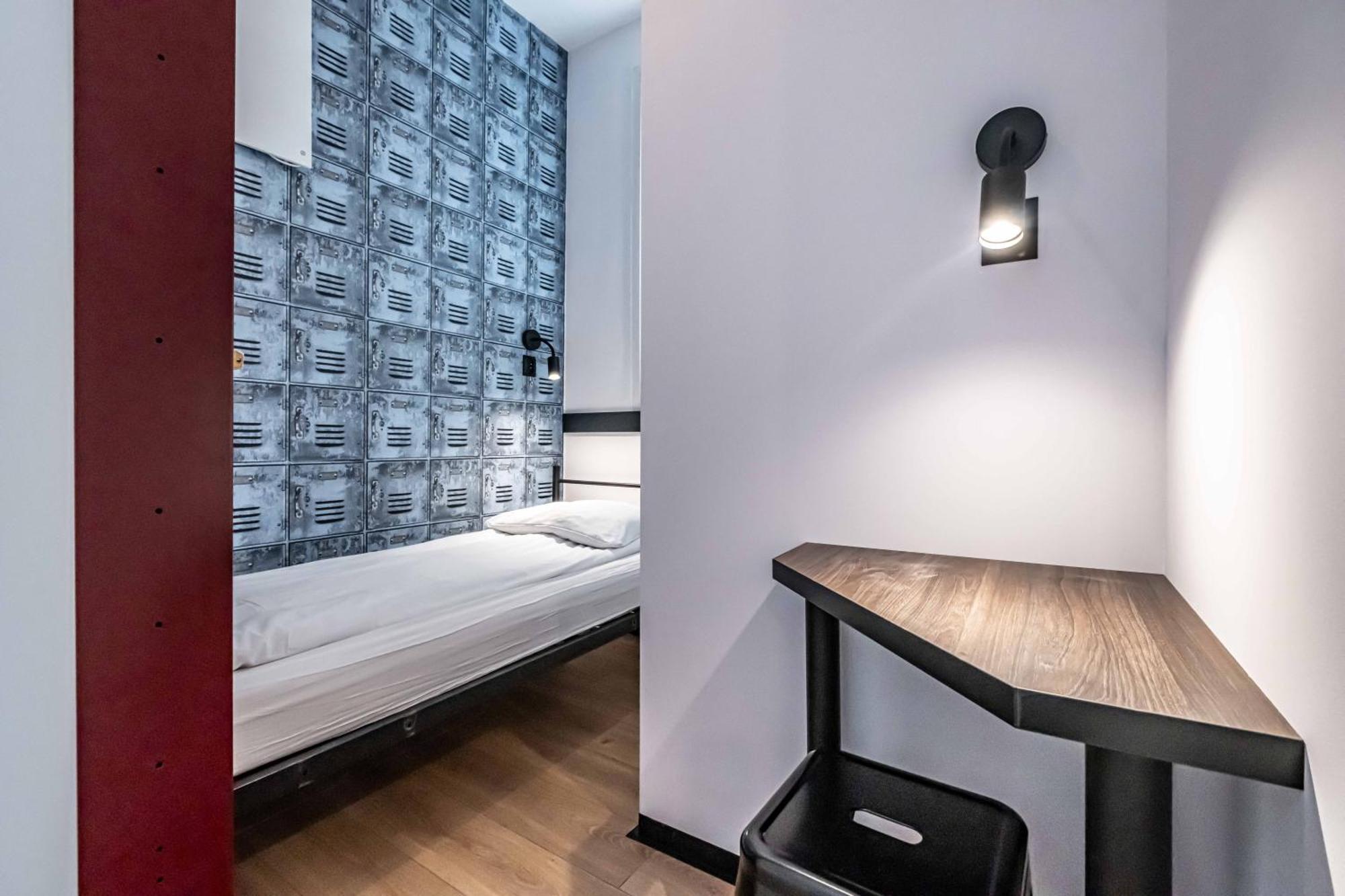 Vola Hostel Варшава Экстерьер фото