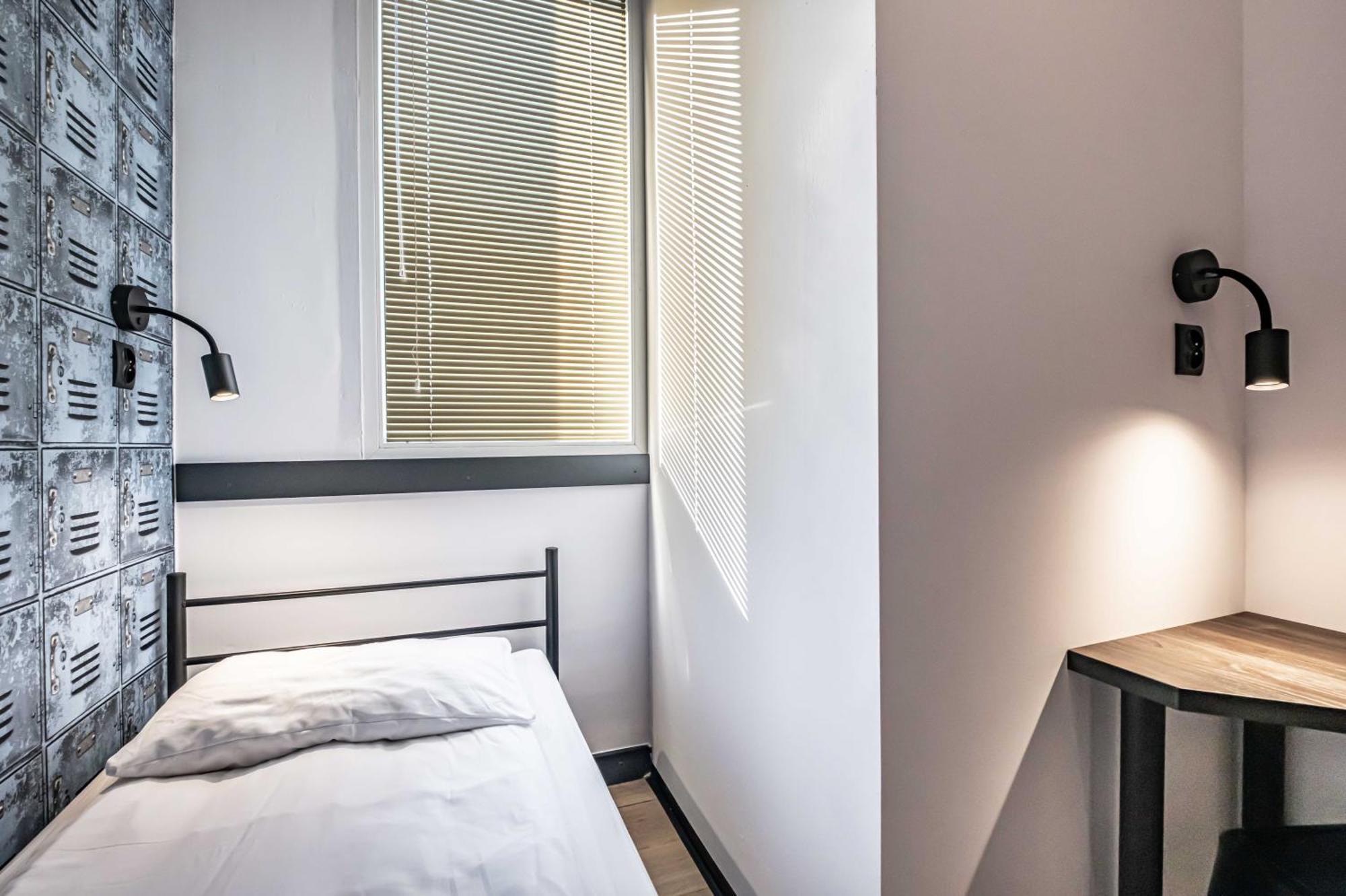 Vola Hostel Варшава Экстерьер фото