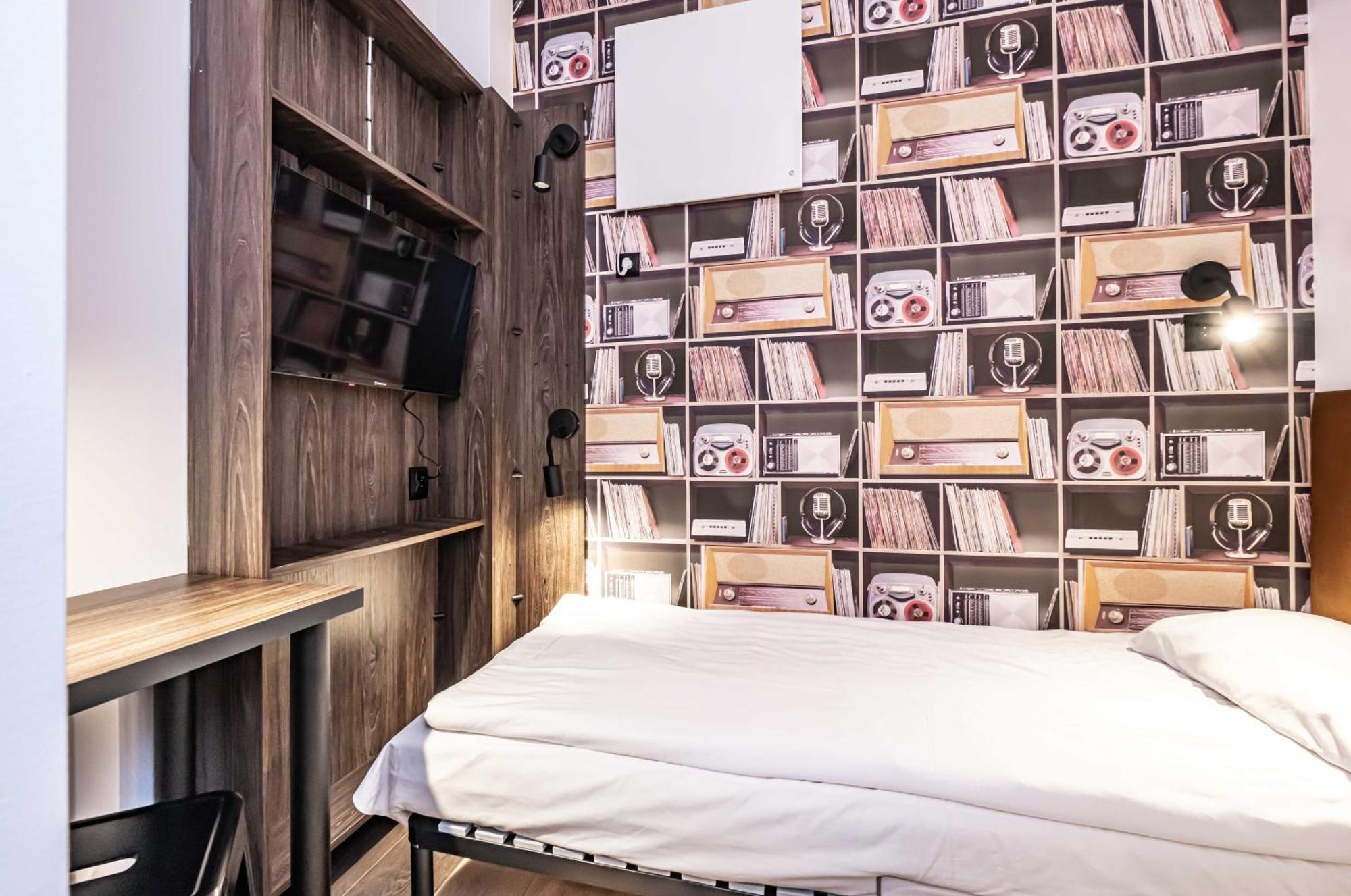 Vola Hostel Варшава Экстерьер фото