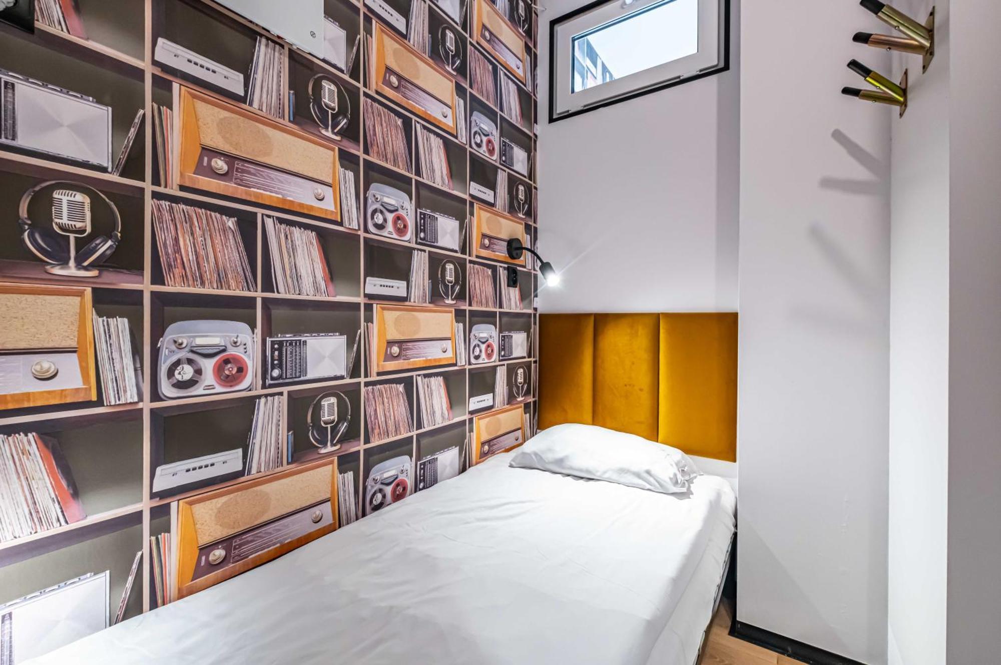 Vola Hostel Варшава Экстерьер фото