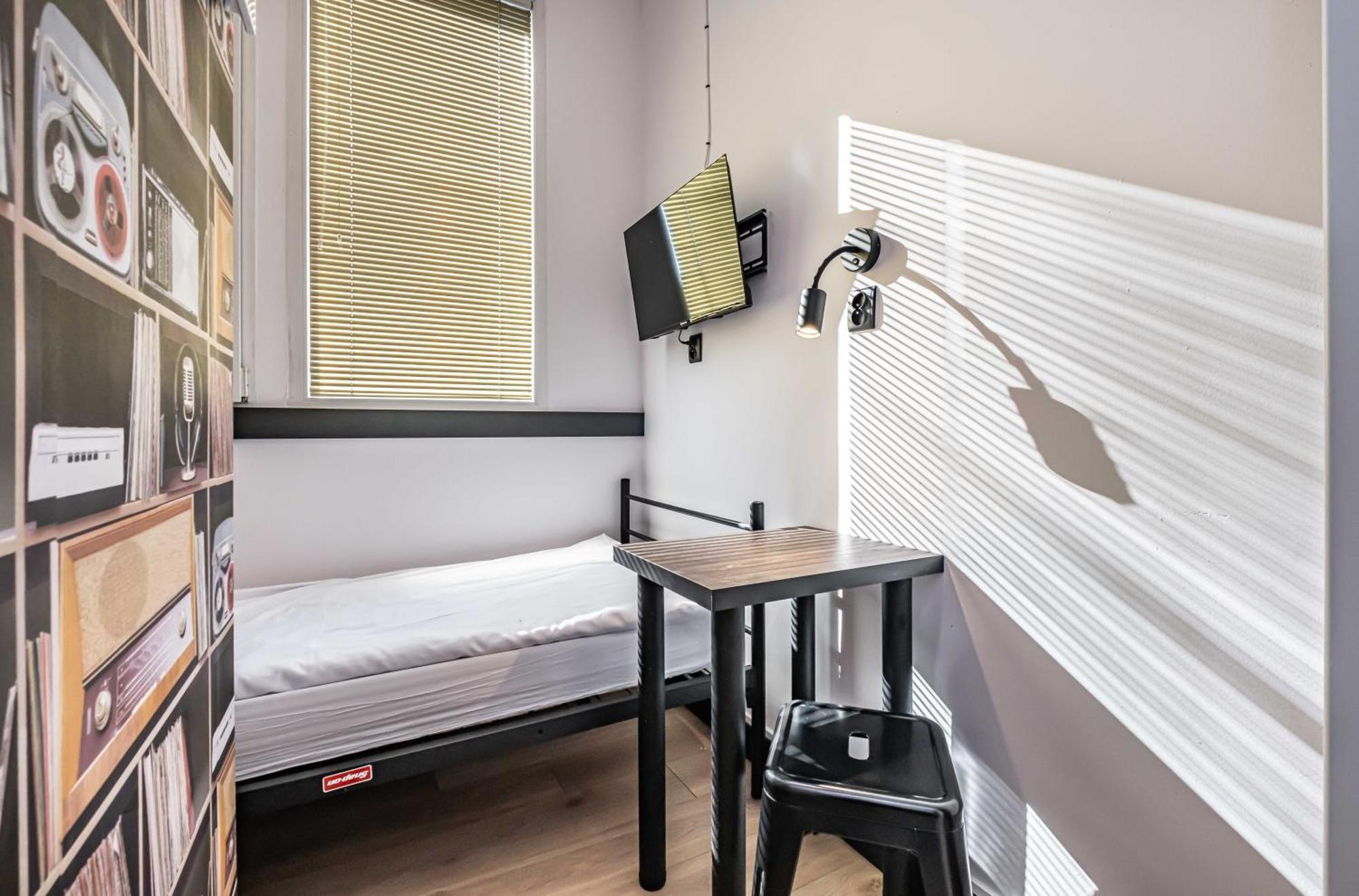 Vola Hostel Варшава Экстерьер фото