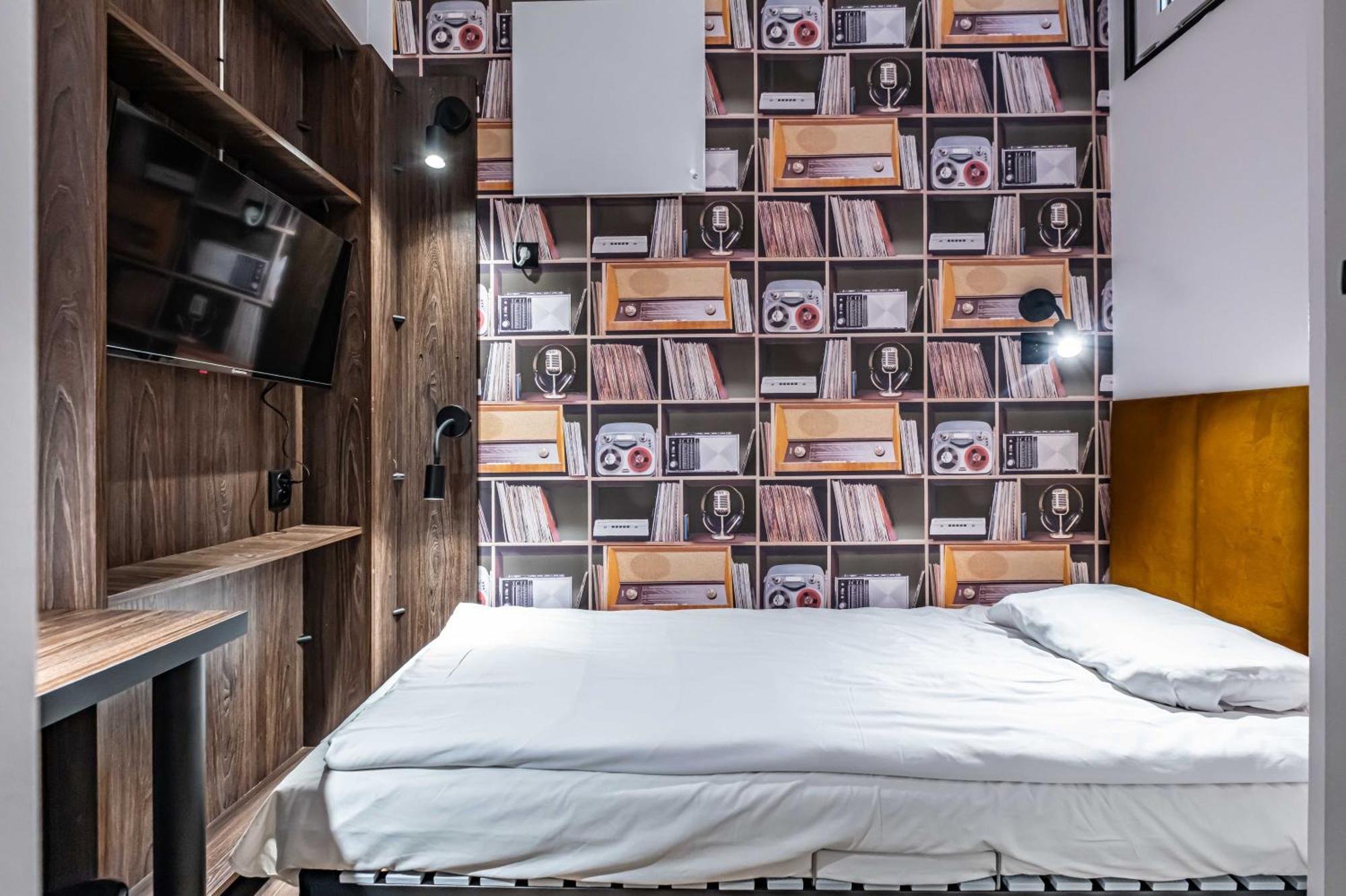 Vola Hostel Варшава Экстерьер фото