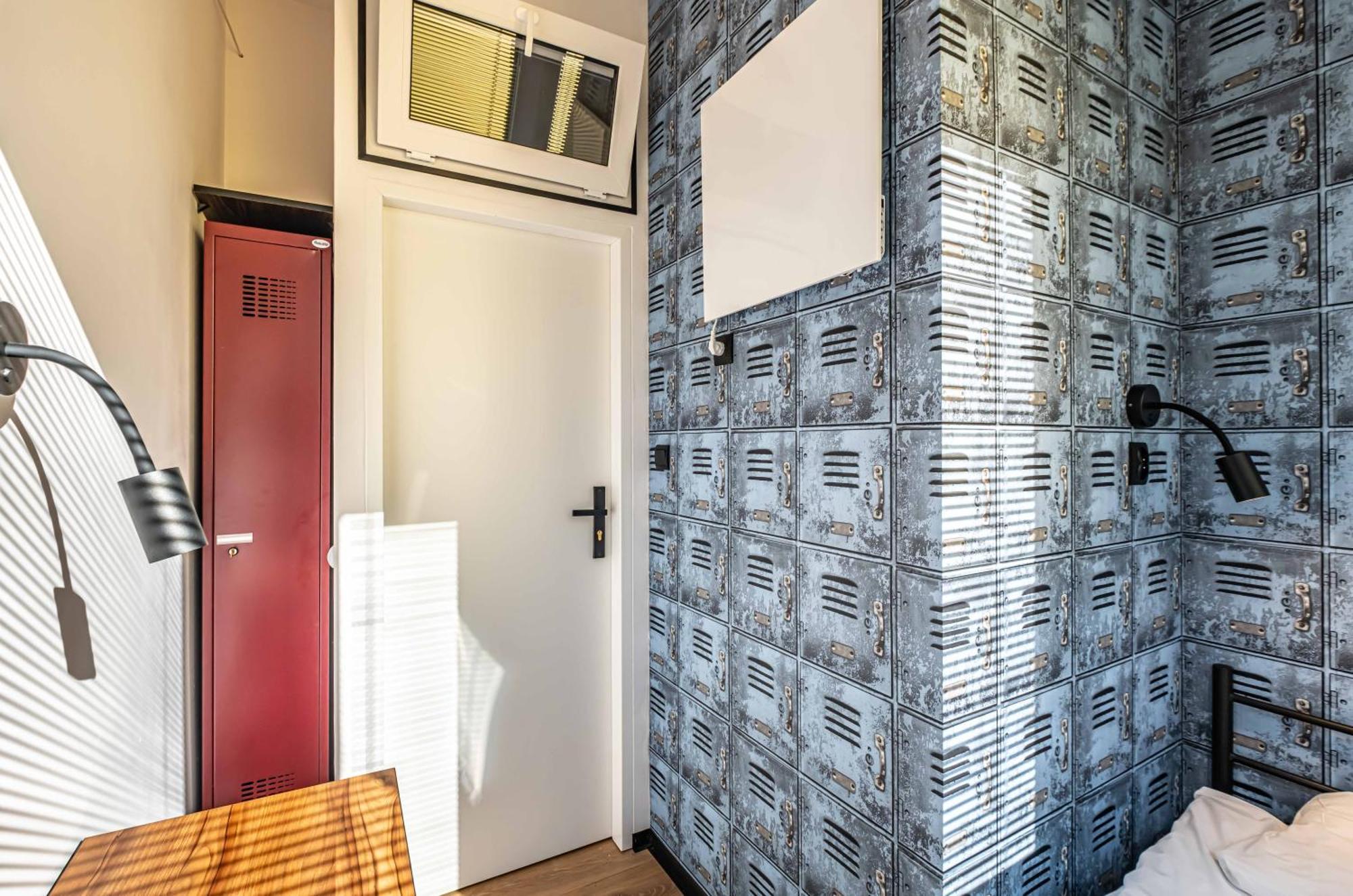 Vola Hostel Варшава Экстерьер фото