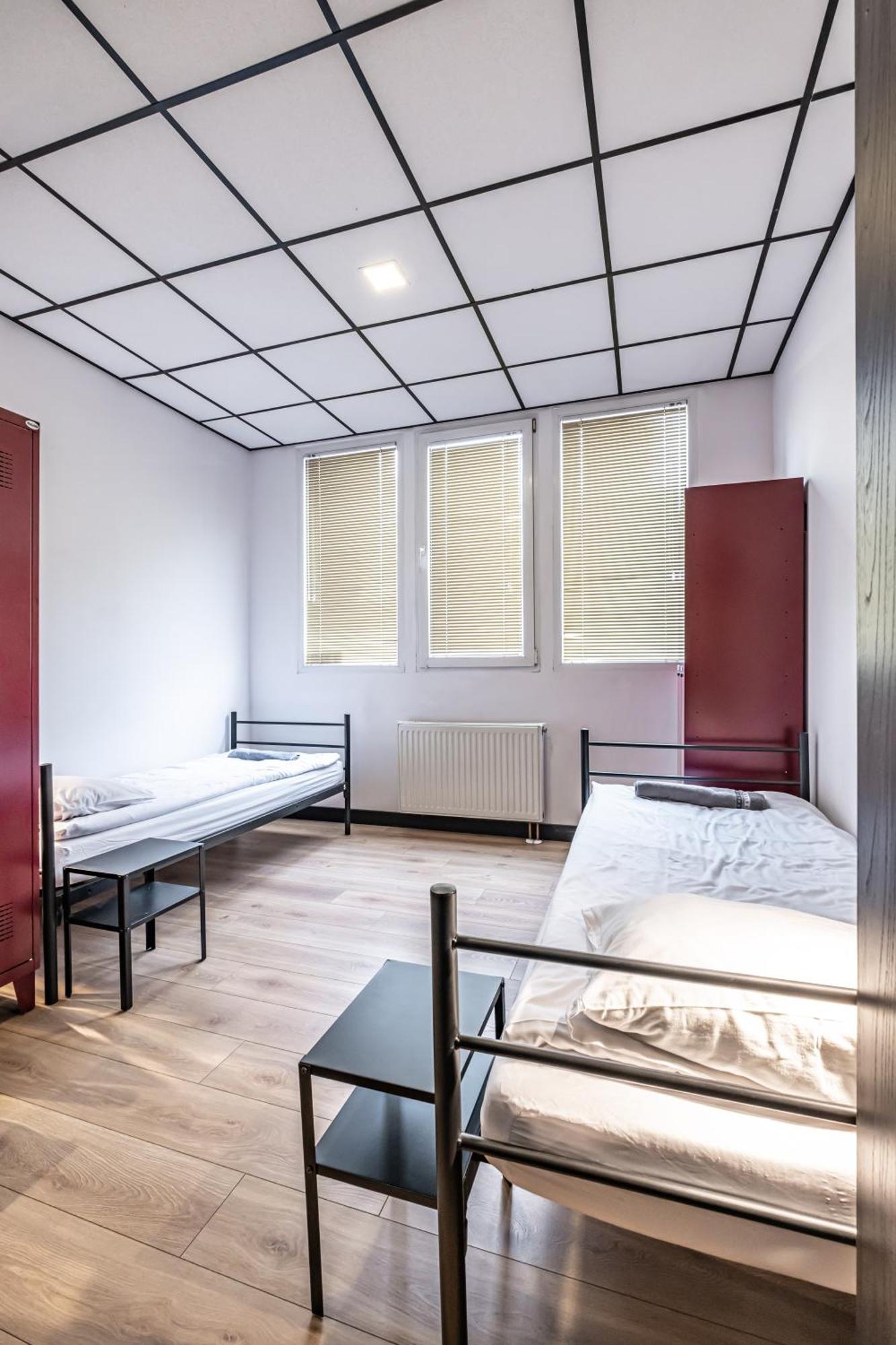 Vola Hostel Варшава Экстерьер фото