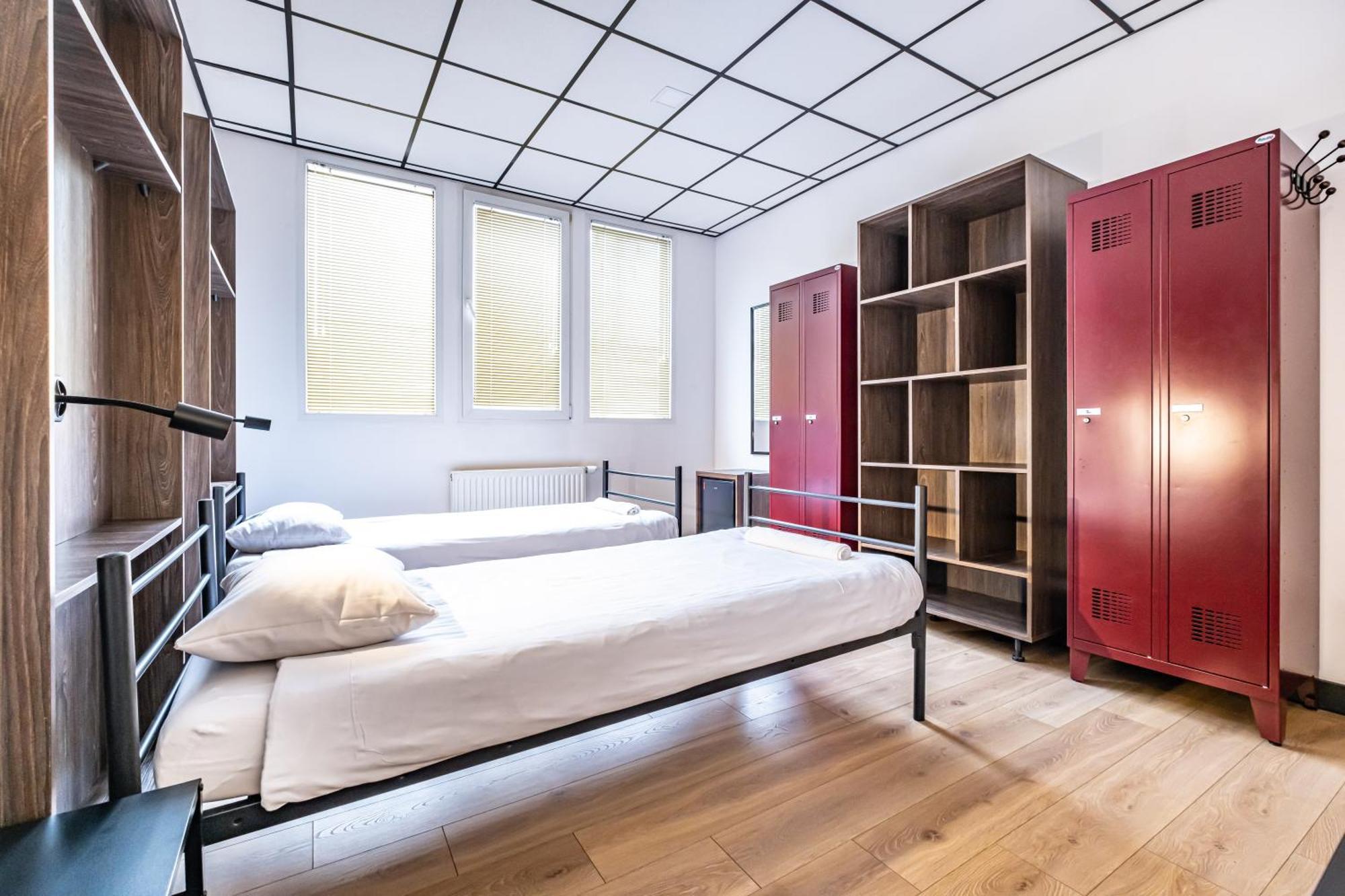 Vola Hostel Варшава Экстерьер фото